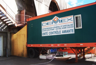 Démex mobile asbestos removal unit in position with a temporary connecting interface specifically built