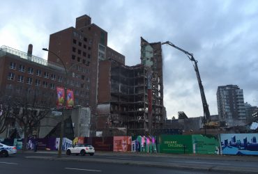 Démex PC 800 excavator with 135 feet reach at work