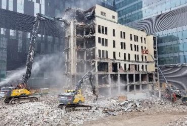 Mechanical demolition of a building located very close to the brand new hospital building.