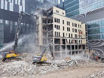 Mechanical demolition of a building located very close to the brand new hospital building.