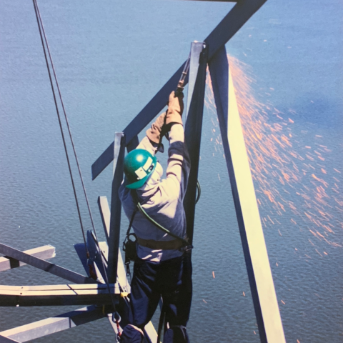 A Démex employee cutting elements of the structure