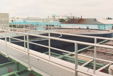 Vue du système de traitement des eaux résiduaires du complexe hôtelier, avant démolition.